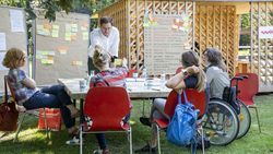 Arbeitsgruppe im Freien