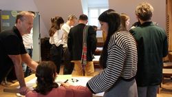 Mehrere Personen auf einem Projekt-Workshop