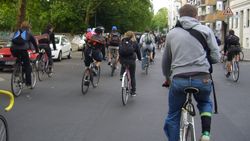 Fahrradfahrer von hinten